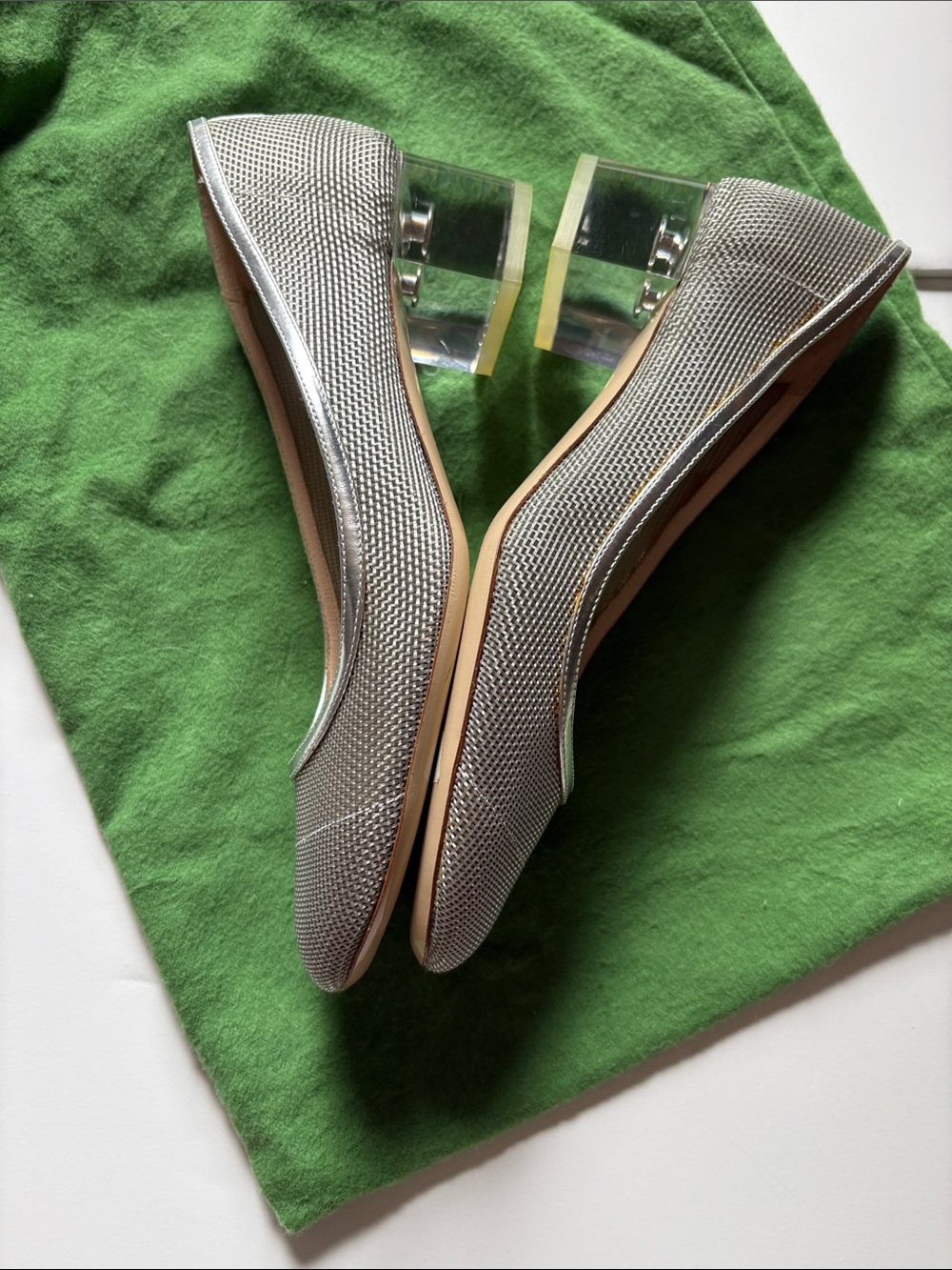 Gorgeous Ann Mashburn Acrylic heel pumps - Picture 7 of 14